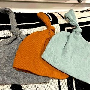 Newborn ribbed knitted hats bundle